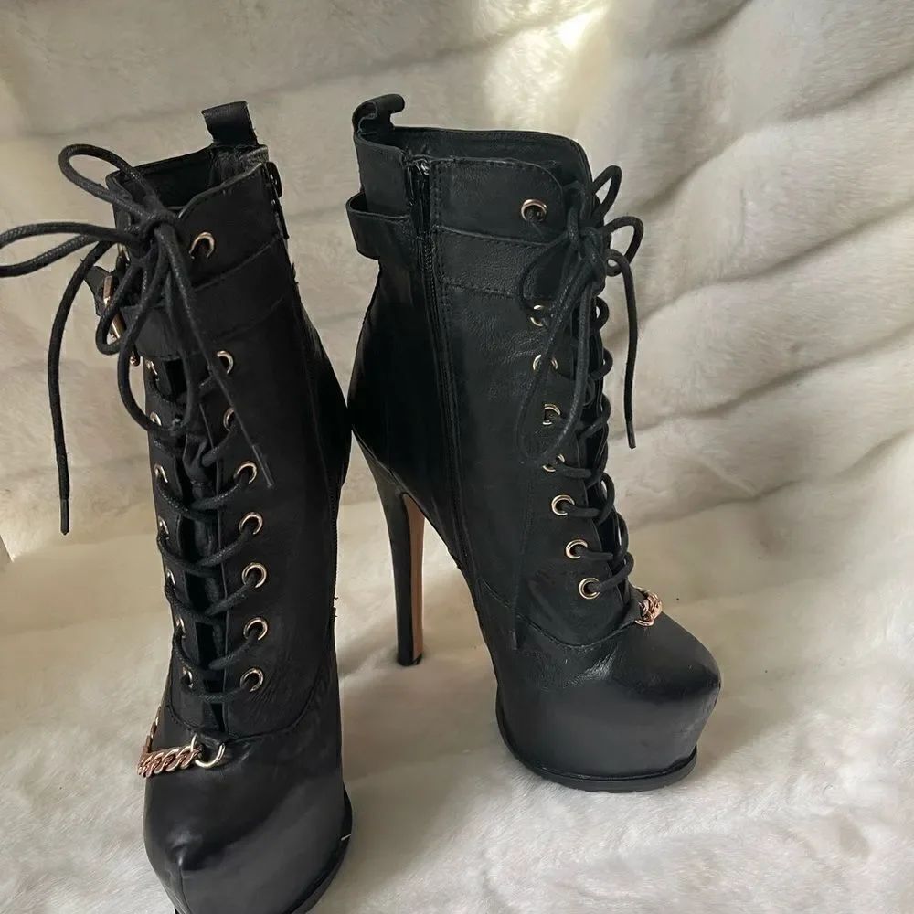 Zigi Girl Leather blk skate lace up boots with rose gold tone chain acc… - Picture 3 of 12